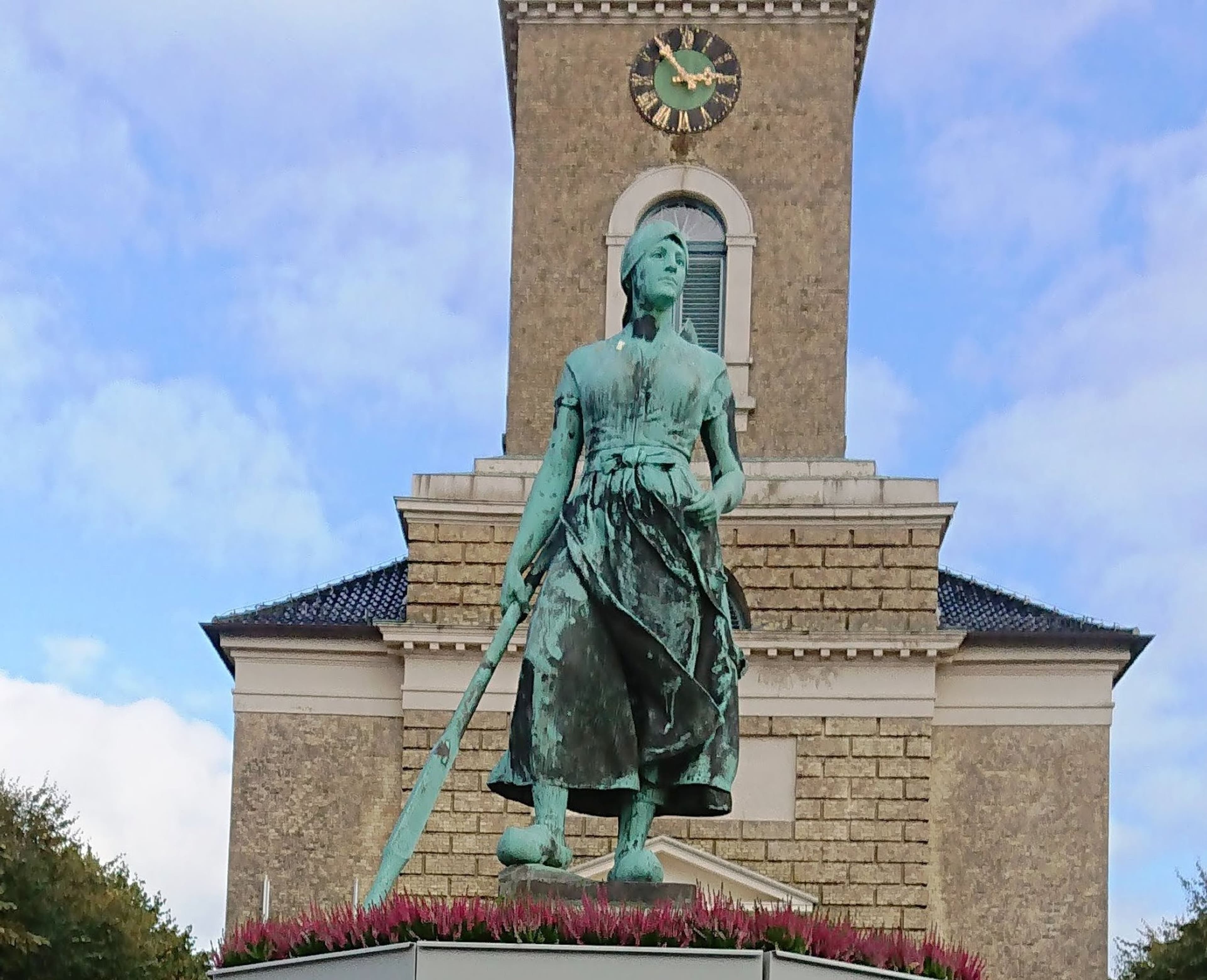 Blühende Aussichten für Husum: Tine-Brunnen wird bis 2027 bepflanzt!