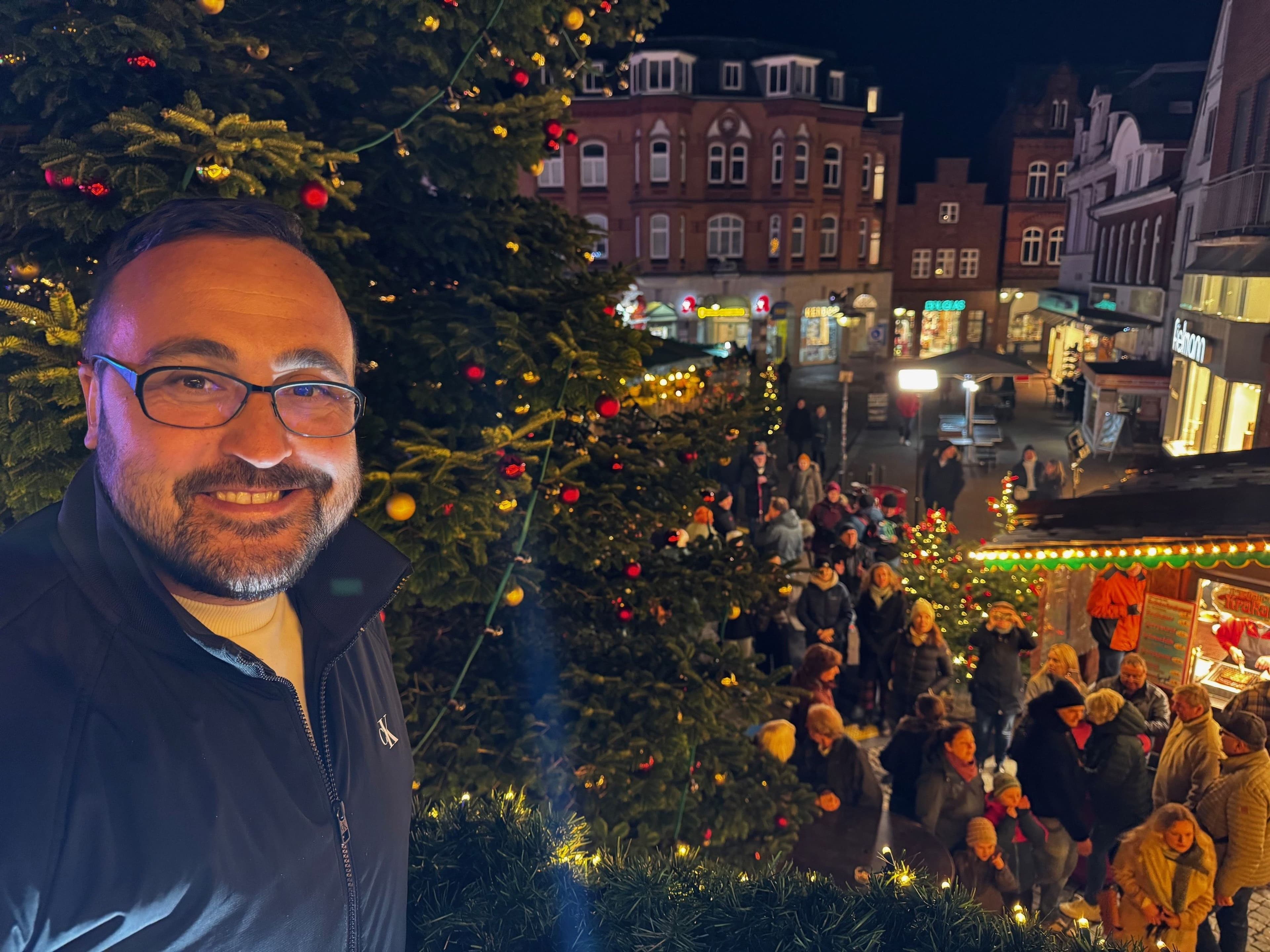 Husumer Weihnachtsmarkt feierlich eröffnet