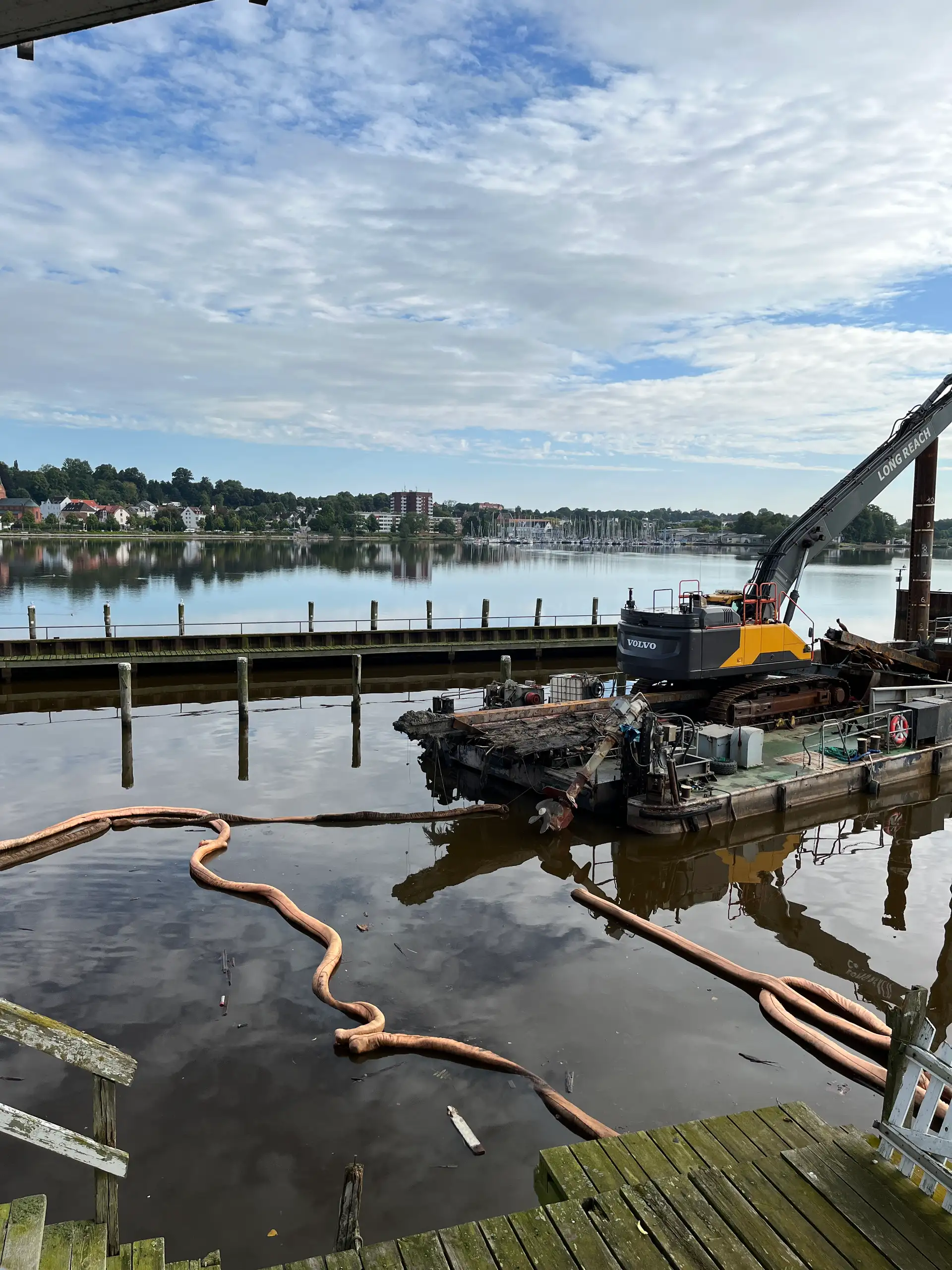 „Simone“ aus dem Wikinghafen entfernt und vor Ort zurückgebaut