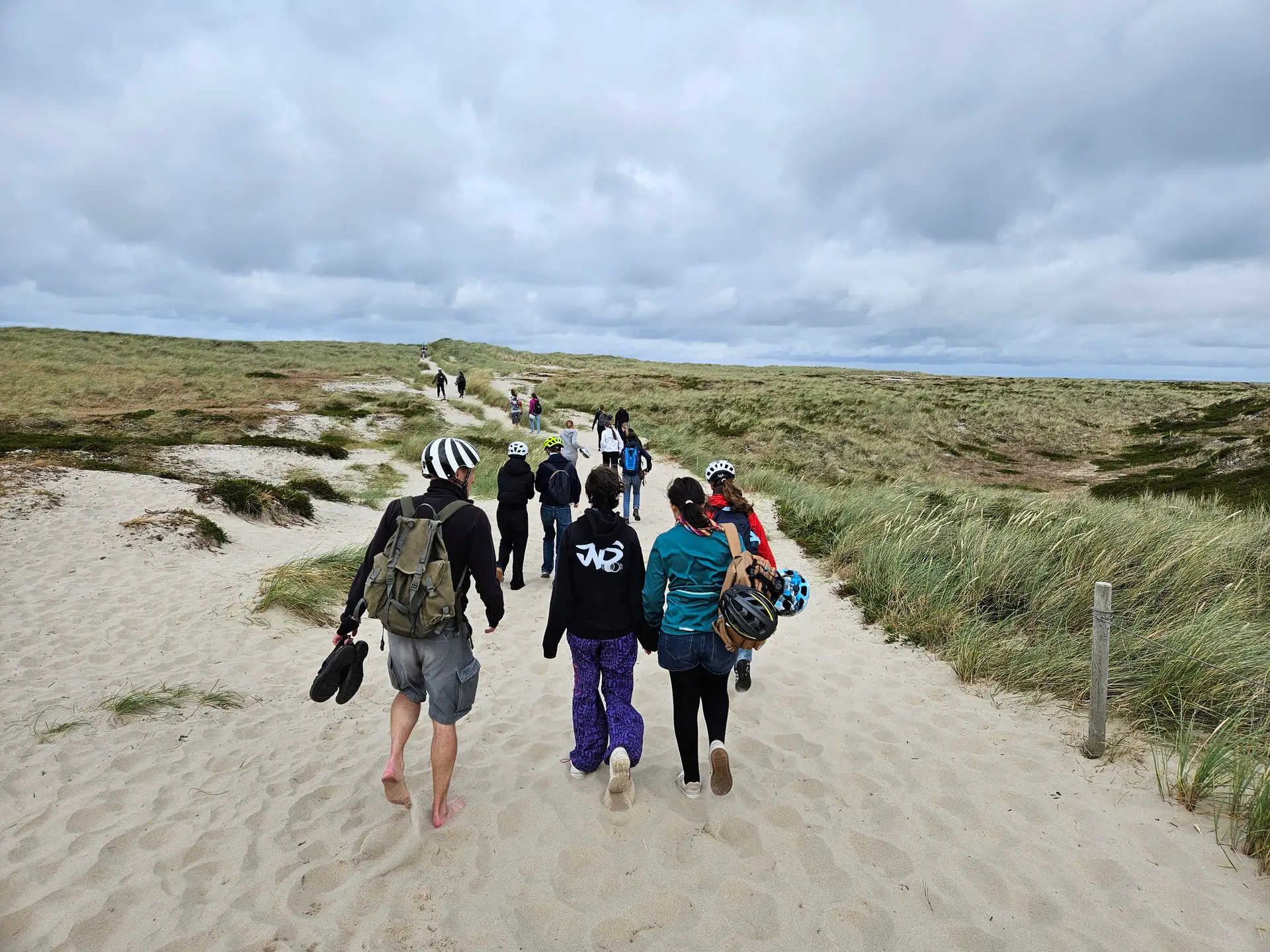 Die beeindruckende Dünenlandschaft der Insel Sylt begeistert Teilnehmerinnen und Teilnehmer der erstmals ausgerichteten Bildungsfahrt des Jugendbildungswerks des Wetteraukreises.